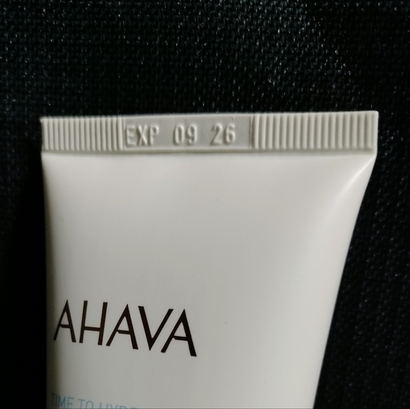 Ahava Essential Day Moisturizer - Picture 3 of 4
